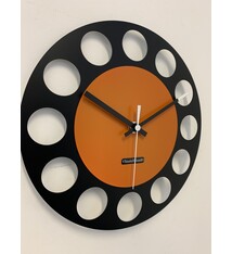 ChantalBrandO Wandklok CHANTALBRANDO -- ORANGE TORNADO 34 -- MODERN DESIGN -- oranje