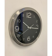 Wandklok modern design metaal