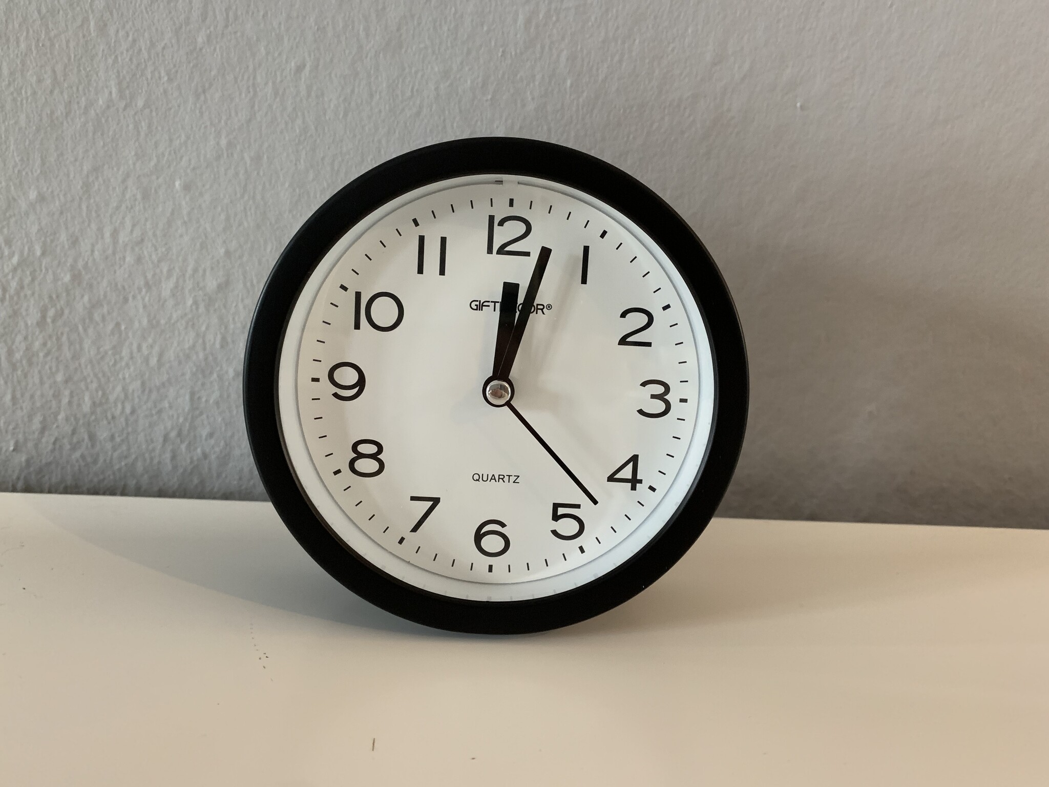 Tafelklok MODENA modern design