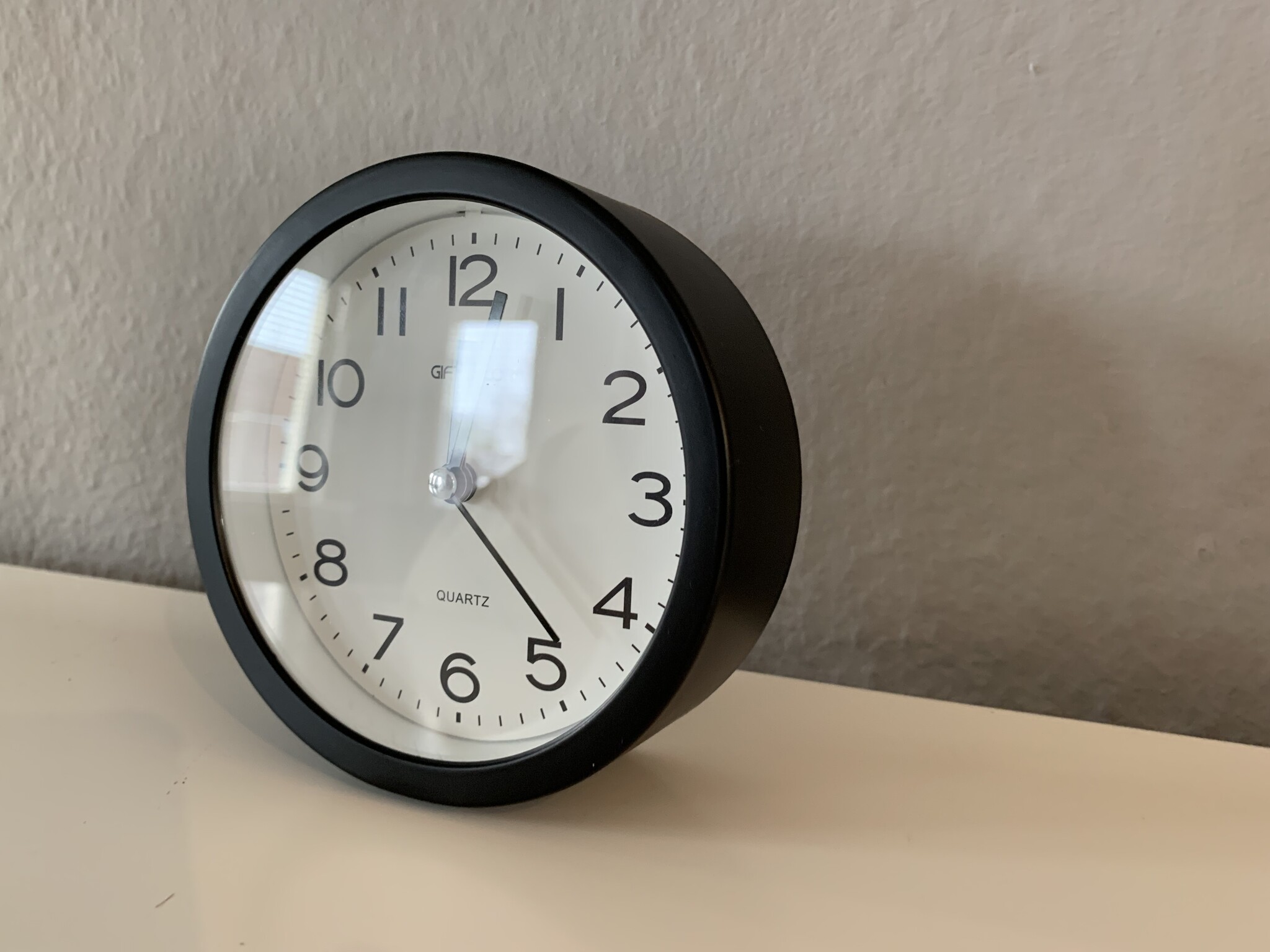 Tafelklok MODENA modern design