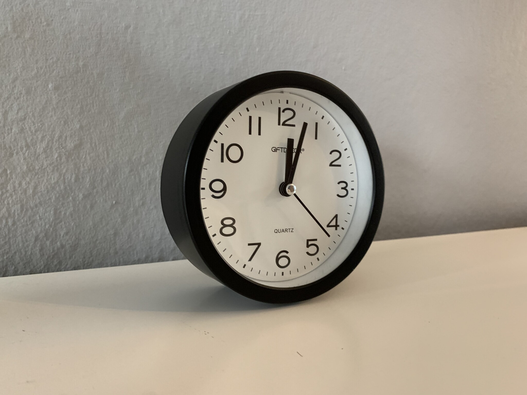 Tafelklok MODENA modern design