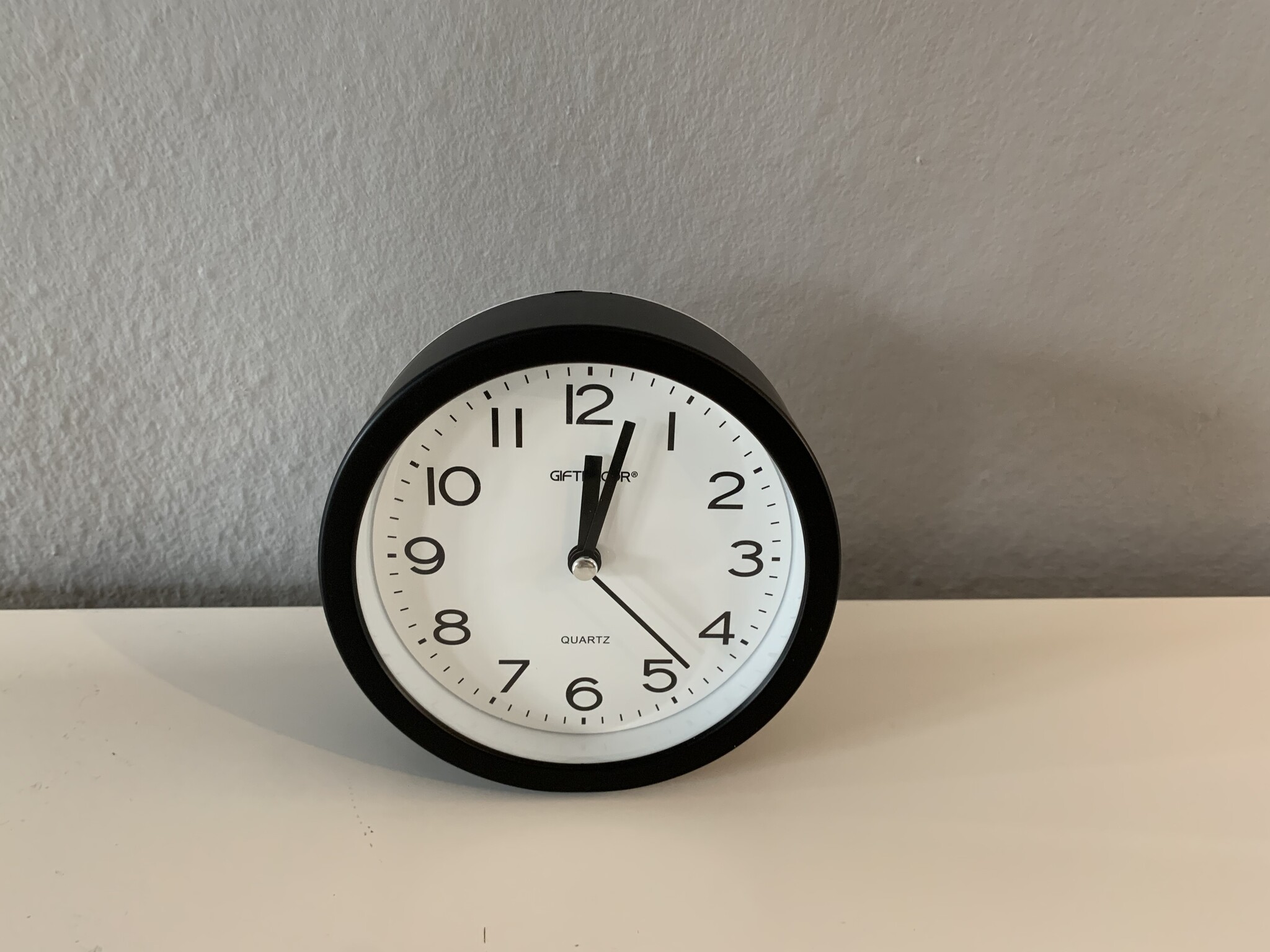 Tafelklok MODENA modern design