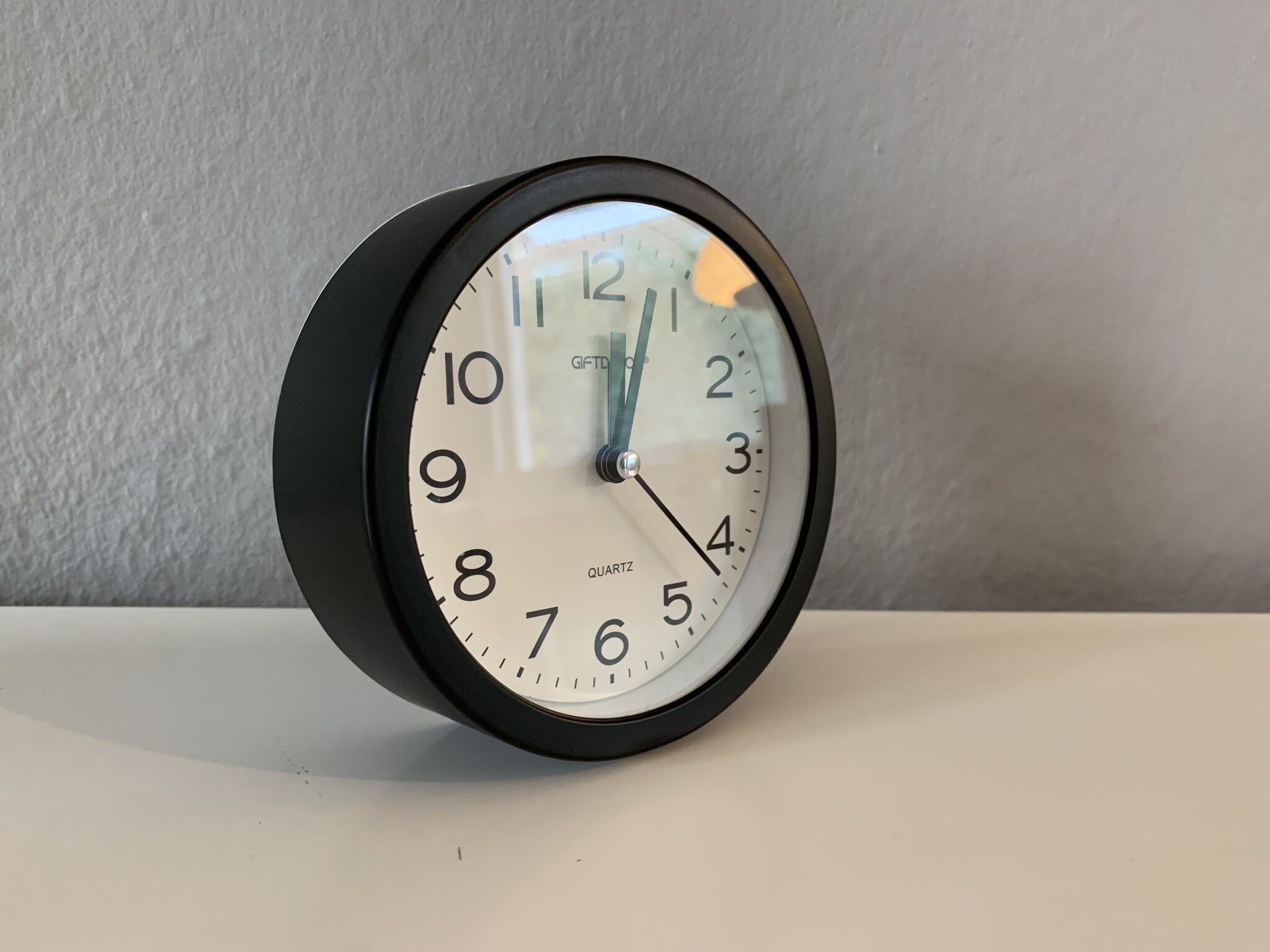 Tafelklok MODENA modern design