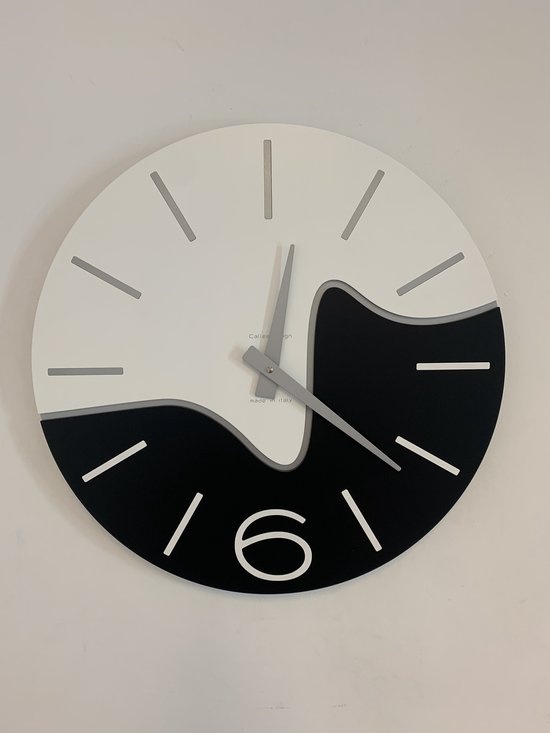 WANDKLOK OLIV BLACK & WHITE MODERN DESIGN