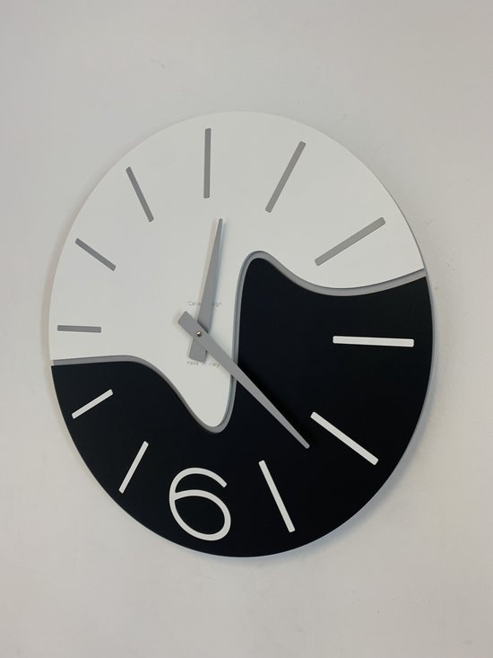 WANDKLOK OLIV BLACK & WHITE MODERN DESIGN
