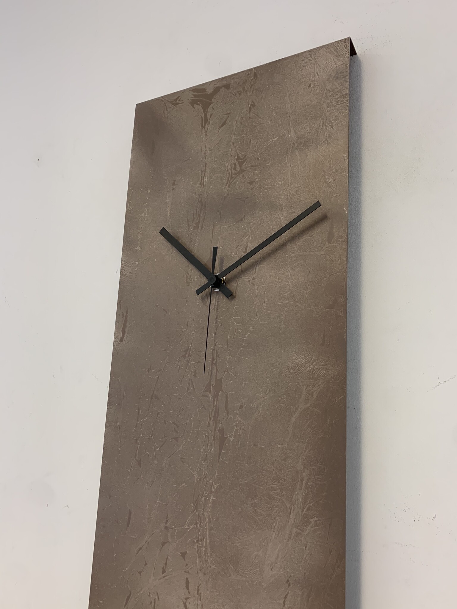 MOSACLOCK SIROCCO XL Wandklok Modern Industrieel Design in de kleur bruin / beige