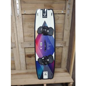 Brunotti Tweedehands 2023 Brunotti Dimension 145 + Gravity Pro Pads Kiteboard