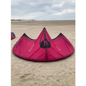 North Tweedehands 2025 North Reach Kite 11m Rubine Red R