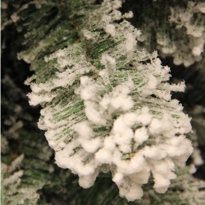 Millington Frosted - Grün schneebedeckt - BlackBox künstlicher Weihnachtsbaum