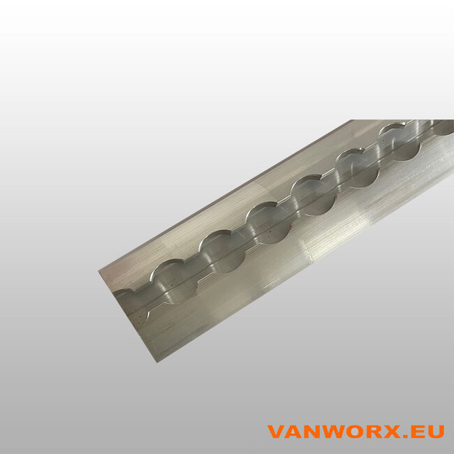 Half-Round Tie-Down Rails - Flexible and Robust Cargo Securing