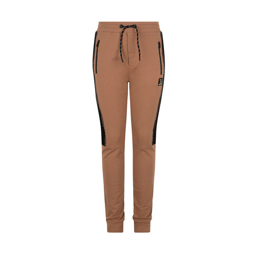 Indian Blue Jeans Indian Blue jongens joggingbroek met zwarte bies Taupe Indian Blue Jeans Indian Blue jongens joggingbroek met zwarte bies Taupe