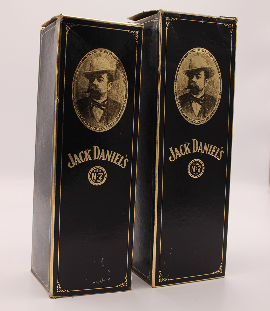 JACK DANIEL'S  - BLACK LABEL - SEE DROPDOWN - CIRCLE - BOX ONLY