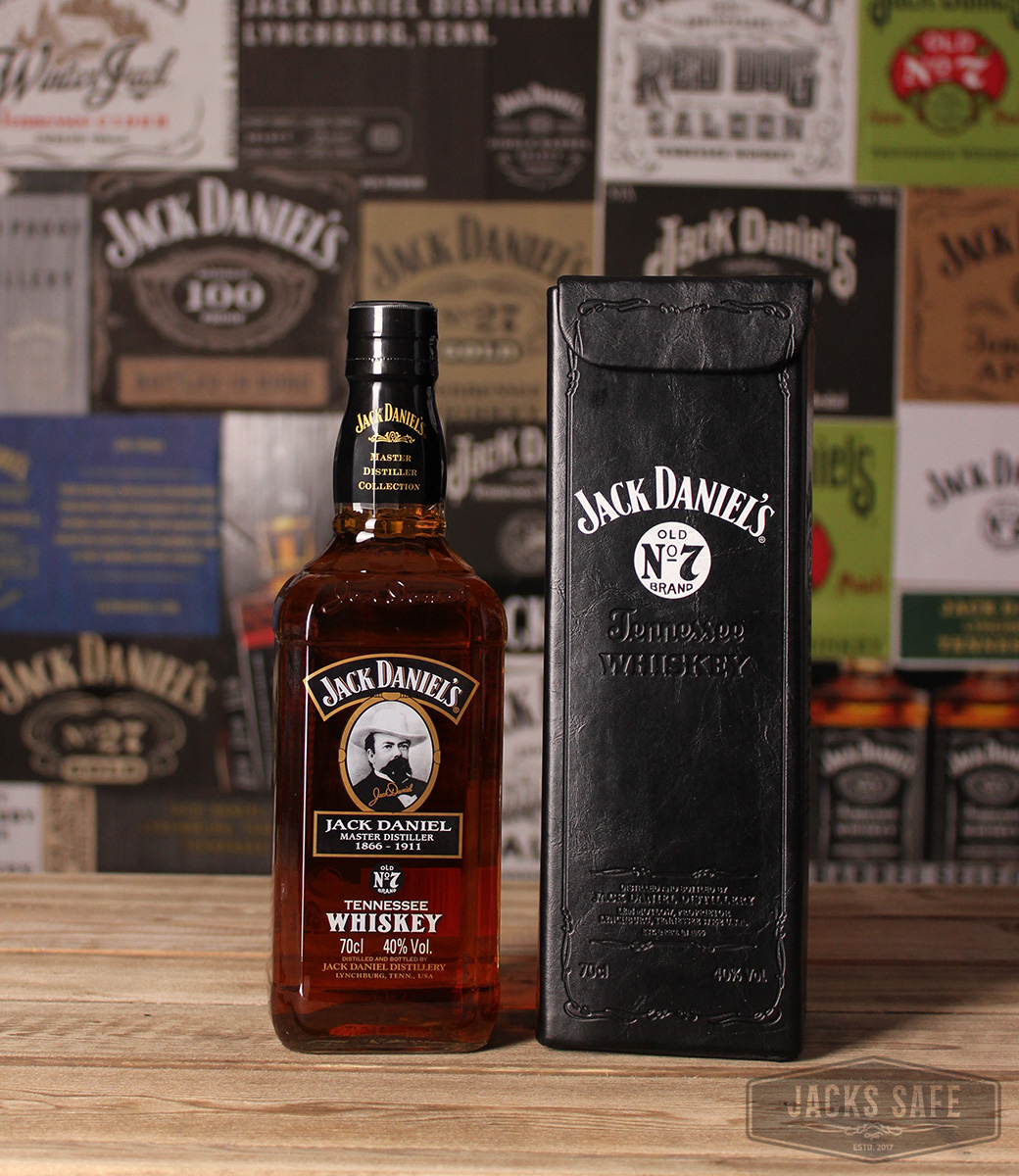 JACK DANIEL'S - UK Master Distiller bottle in leather Box - 2005 - 40% - TAG