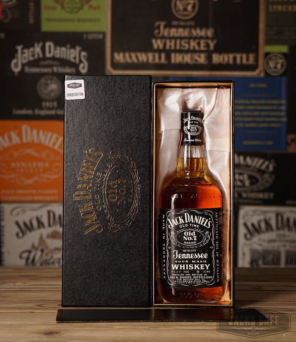 JACK DANIEL'S - Black Label - Paper seal - 750ml - Japan - 1982 - 1984 - 1983 - 45% - COFFIN STYLE BOX