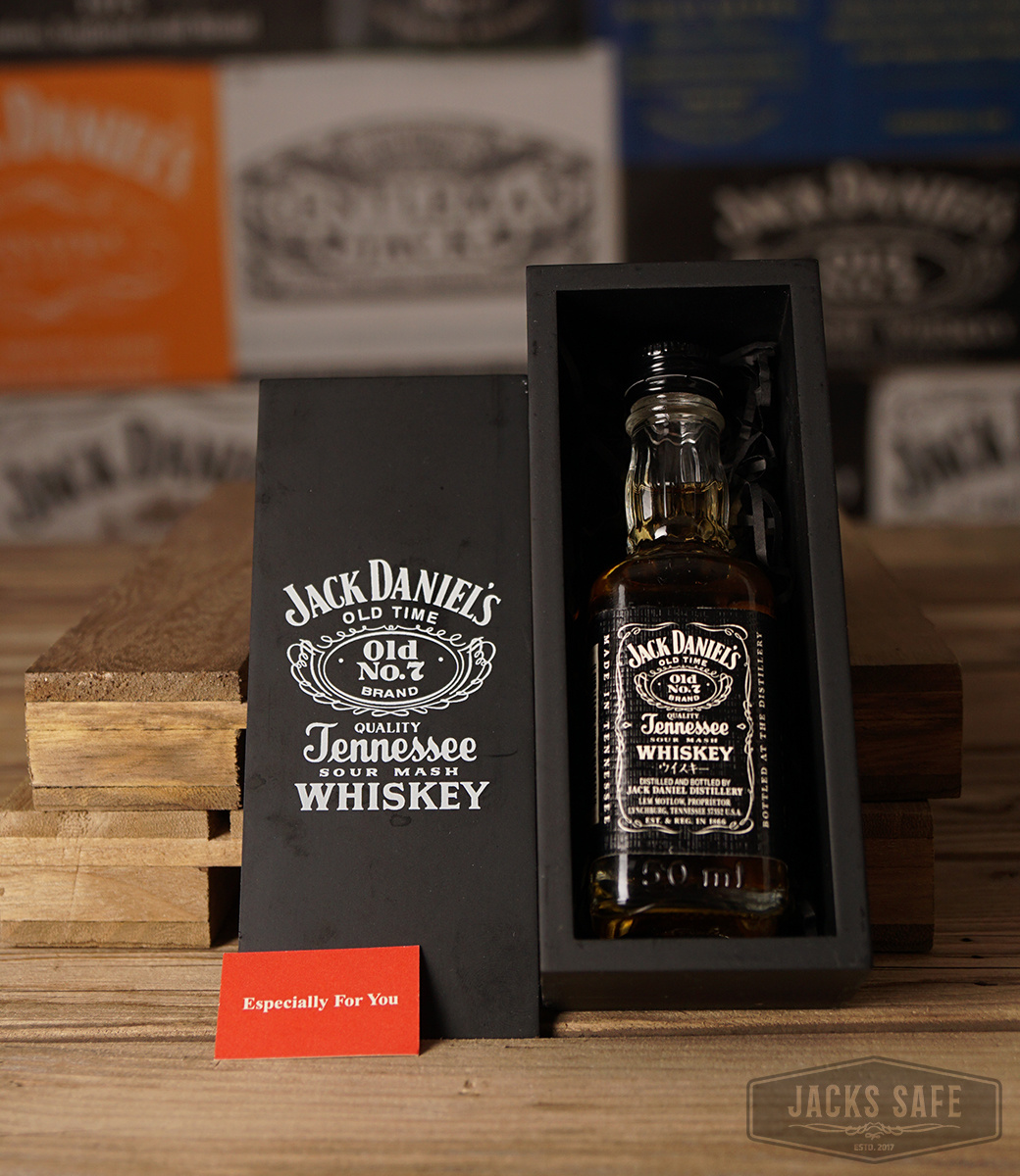 JACK DANIEL'S  - Black Label - 1997 - 1999 -  50ml - Japan - 43% - Mini Coffin set - Black inlay