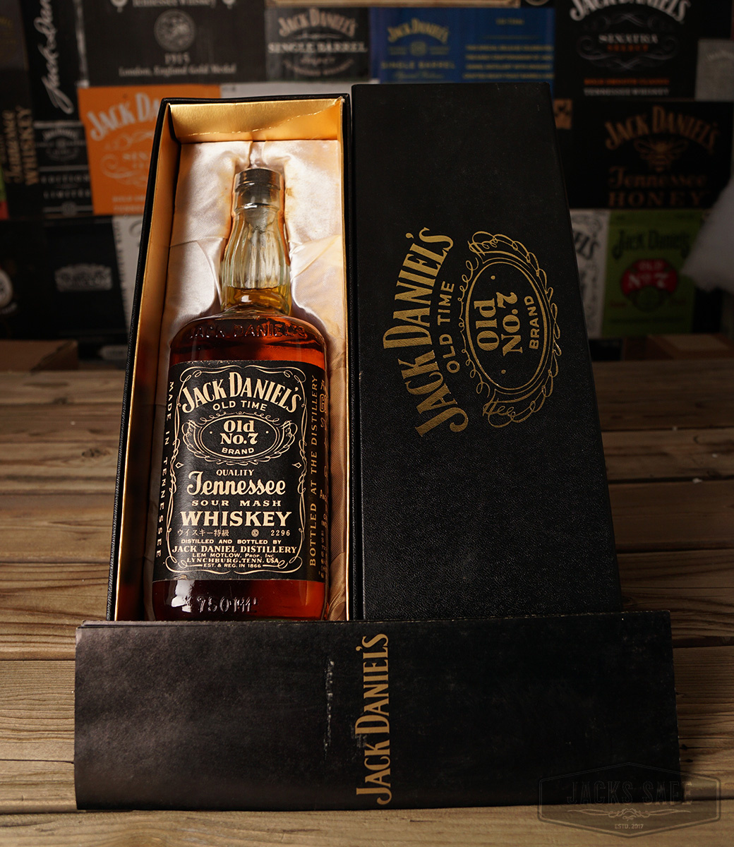 JACK DANIEL'S  - Black Label - Paper seal - 750ml - Japan - 1982 - 1984 - 1983 - 45% - COFFIN STYLE BOX