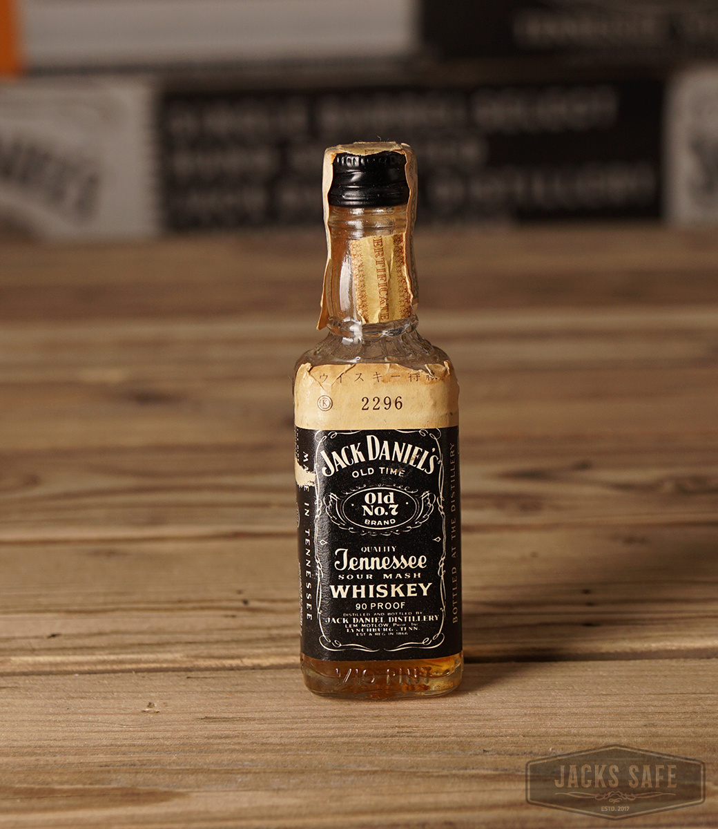 JACK DANIEL'S Black Label 1974 1/10th Pint JAPAN 2 Paper Se