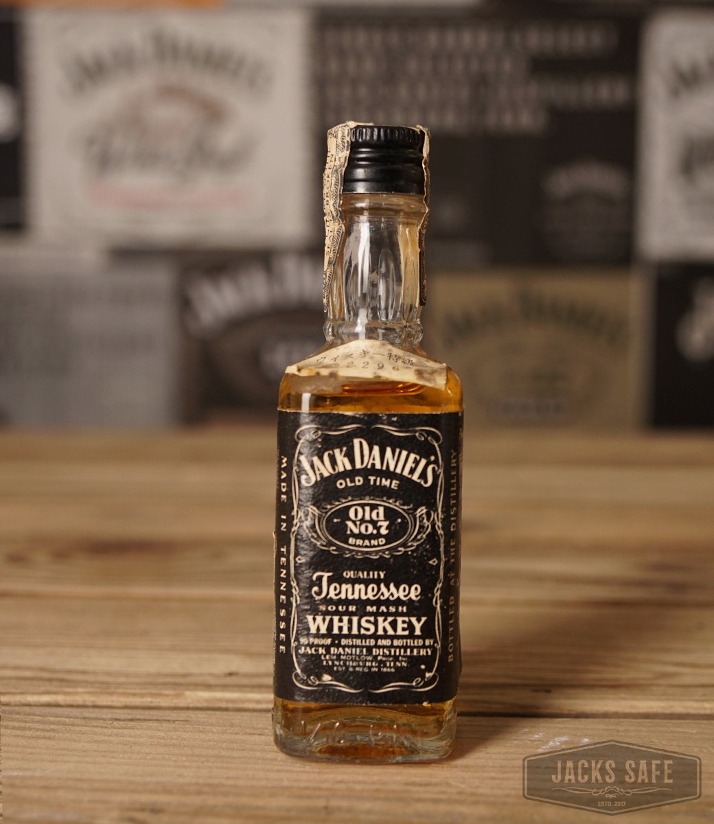 JACK DANIEL'S  - Black Label - 1976 - 1/10th pint - Good Shape - 90 Proof