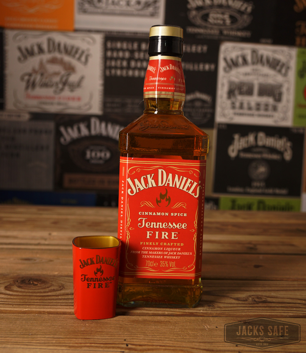 JACK DANIEL'S - Fire - 700ml - DRINKER - WITH RARE LIGHTING SHOT GLASS - 700ML