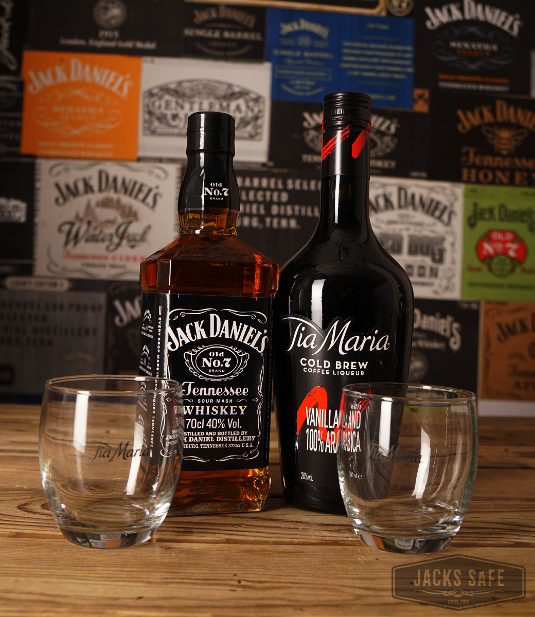 JACK DANIEL'S WITH TIA MARIA SHOT MIXTURE SET "CUCARACHA" VERY