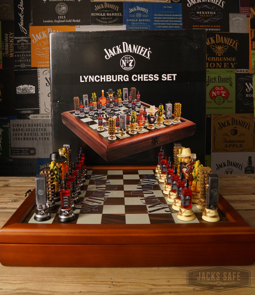 JACK DANIEL'S - PROMO ITEMS - CHESS SET - NEW - CRAZY DETAILED AND