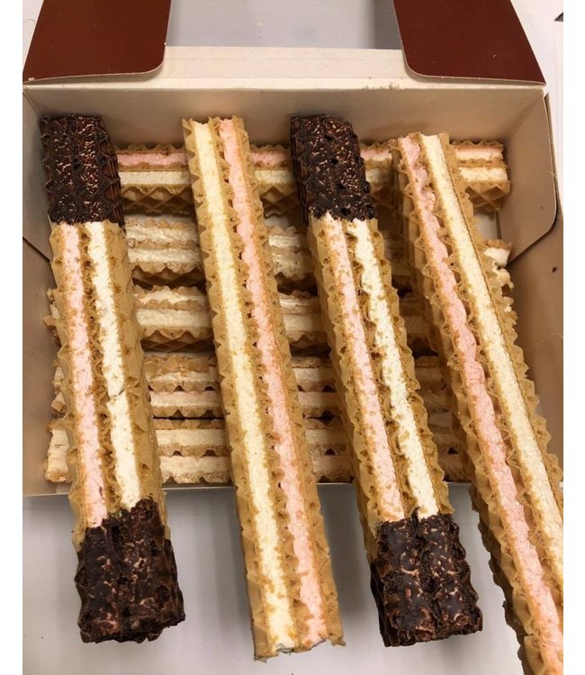 Schaum-Waffelstangen / Schnitten mit Fruchtschaum und Schokolade vorsortiert