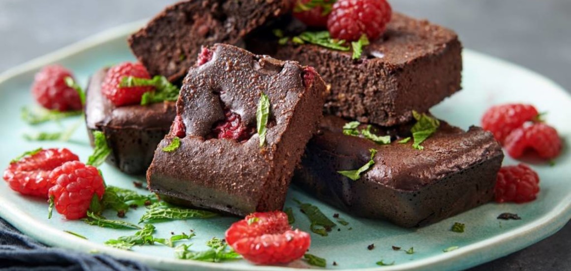 Brownies de proteína con chocolate y frambuesa