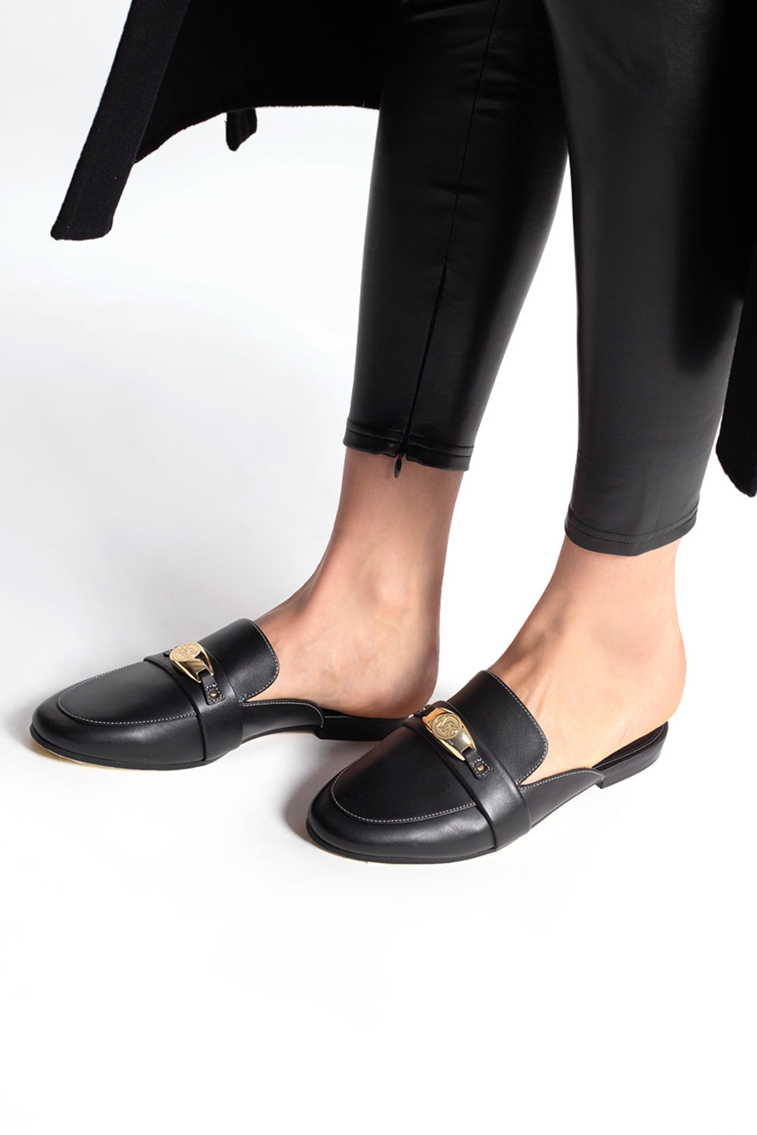 Michael Kors Amelia Braided Mule gevlochten muiltjes zwart - Schoenen.nl