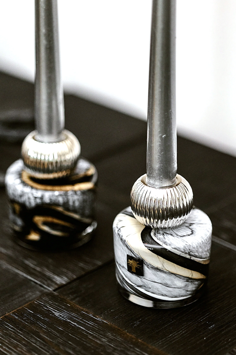 BAOBAB COLLECTION Baobab collection Twins: 2 kandelaars inclusief kaarsen Stones Marble