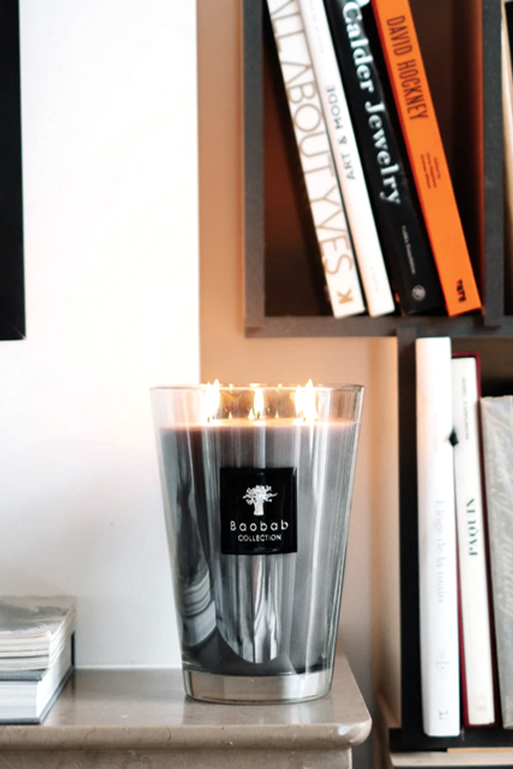 BAOBAB COLLECTION Baobab collection geurkaars All seasons White Rino GRIJS Max 24 ( 24 cm)