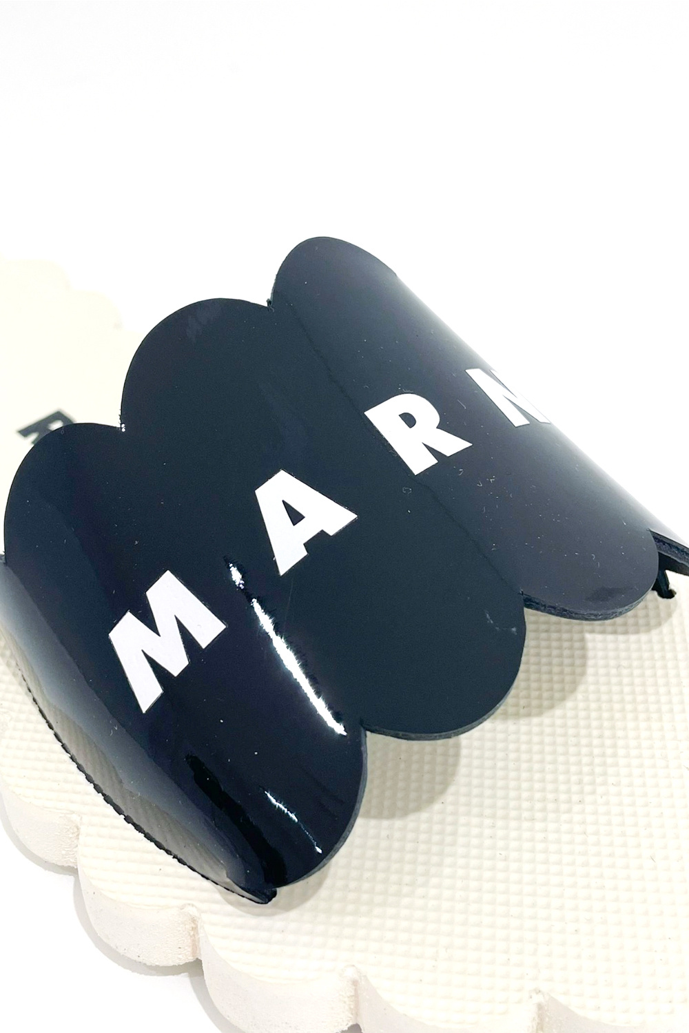 MARNI Marni slipper met witte letters Zwart