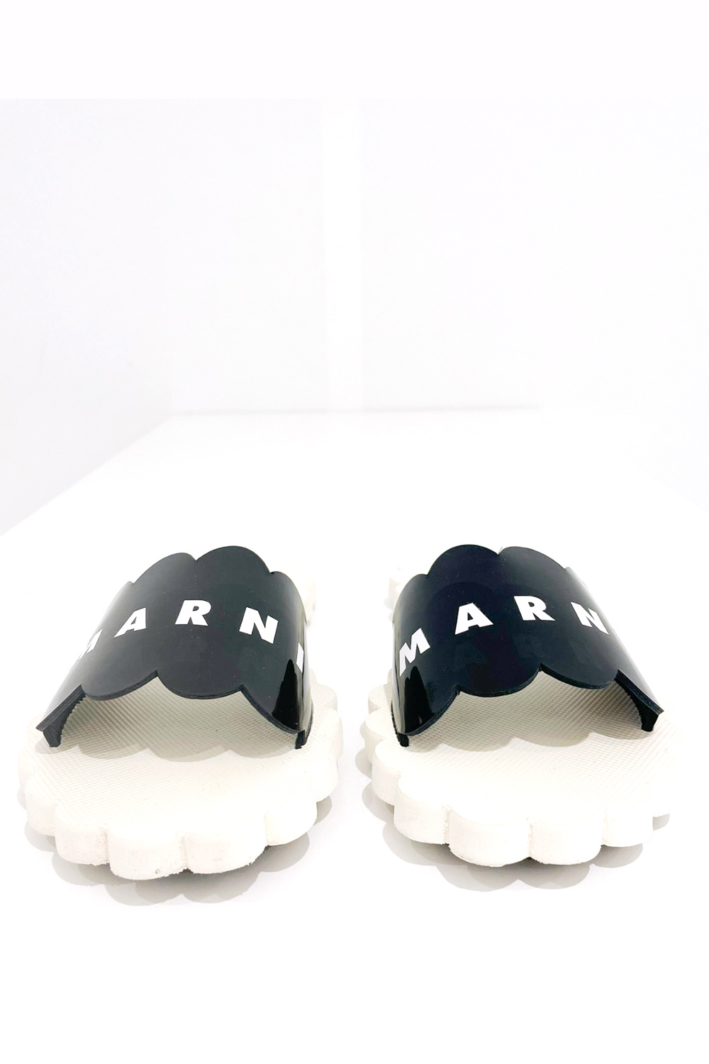MARNI Marni slipper met witte letters Zwart