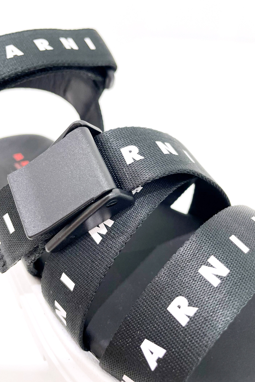 MARNI Marni sandaal met klittenband en merknaam in wit Zwart