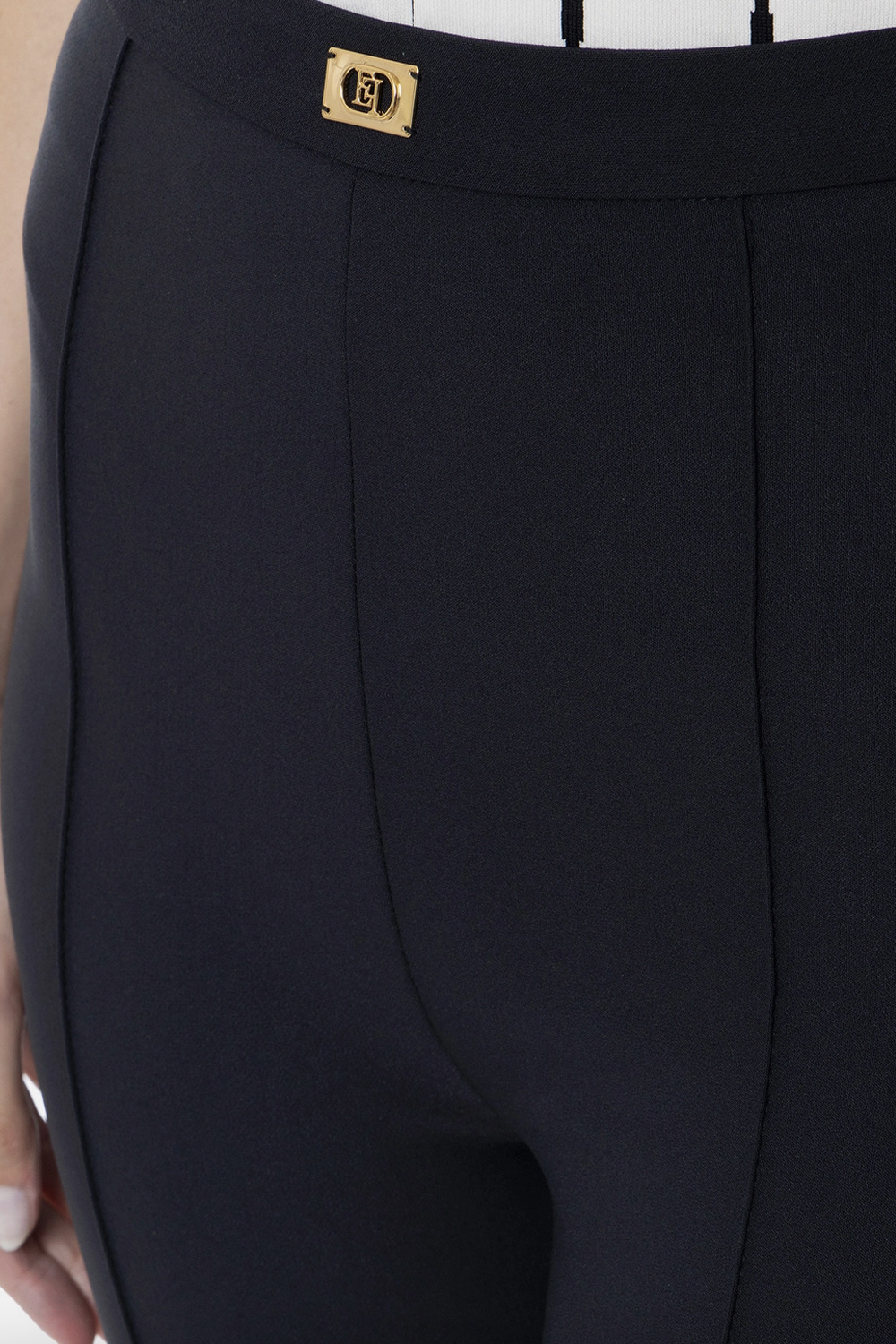 ELISABETTA FRANCHI Elisabetta Franchi pantalon flaired met slotje in de taille ZWART