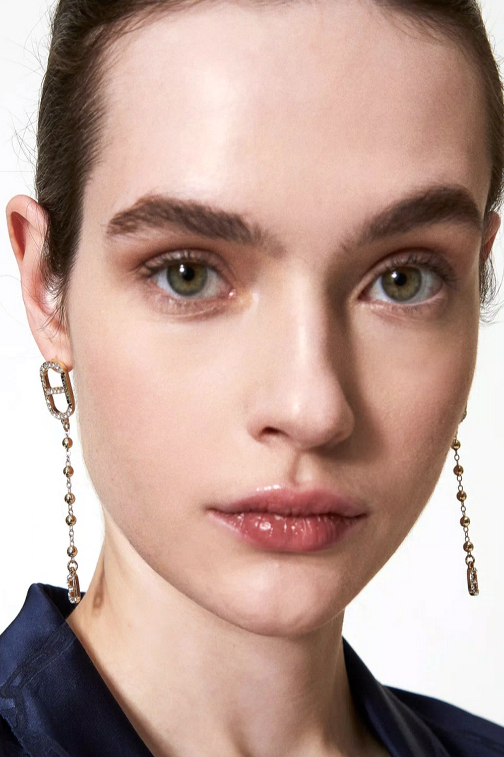 TWINSET Twinset Hanger oorbellen met strass steentjes en ovale T GOUD