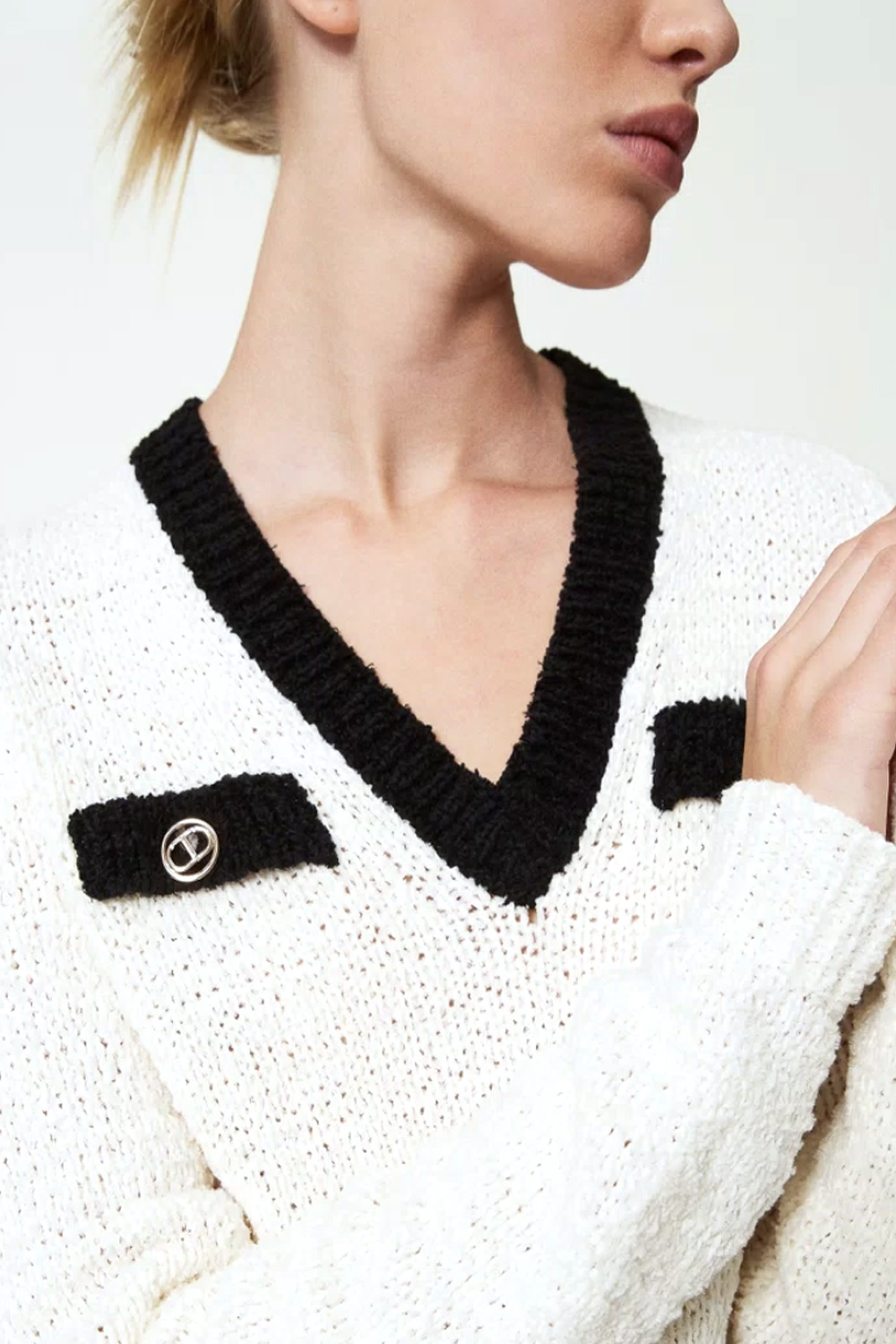 TWINSET Twinset knit sweater with v-neck and BLACK piping cream WHITE