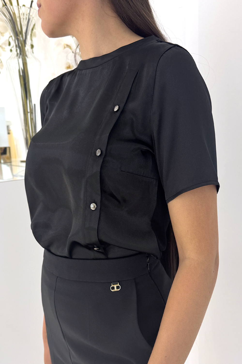 PATRIZIA PEPE Patrizia Pepe t-shirt in zijde glans zwart stof met knopen aan de zijkant ZWART