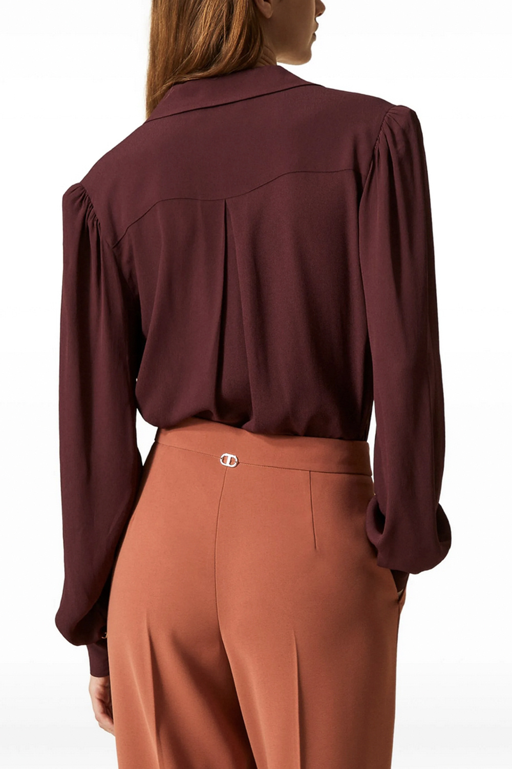 TWINSET Twinset blouse met v hals en t ketting winetas / BORDEAUXROOD
