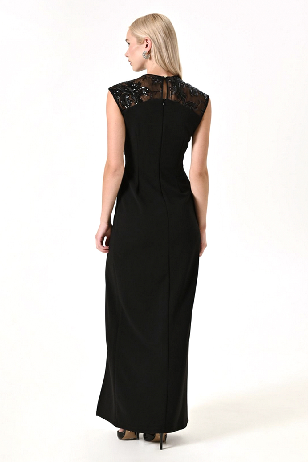 RINASCIMENTO Rinascimento jurk met split en boverzijde kant met pailleten ZWART