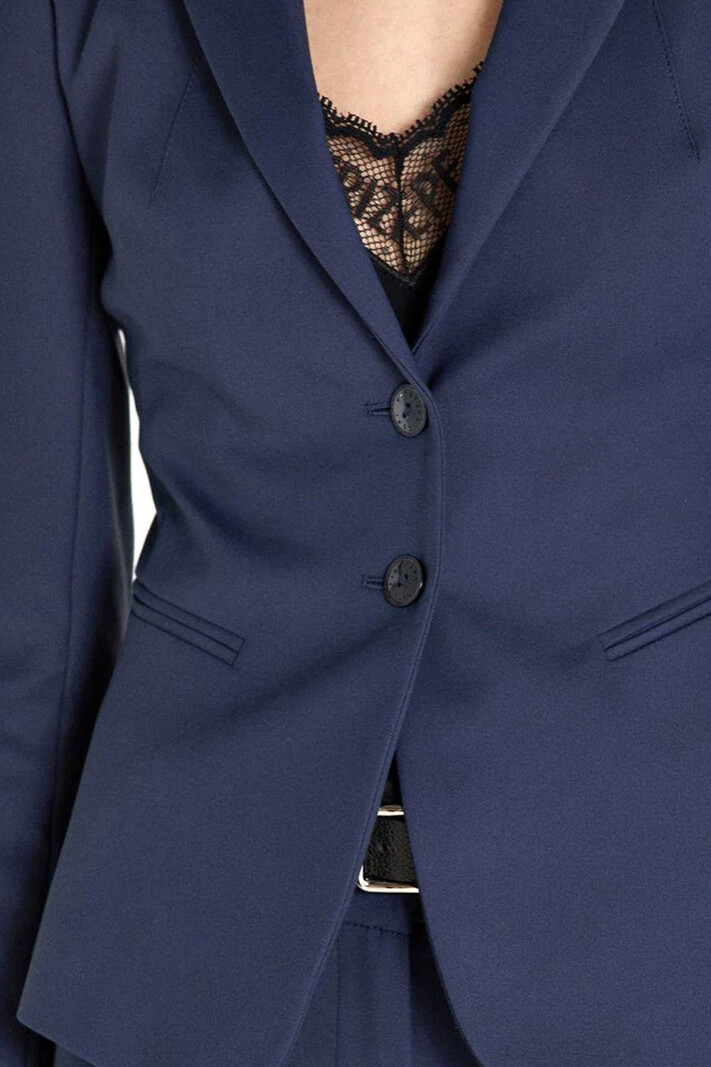 PATRIZIA PEPE Patrizia Pepe jas / getaileerd colbert / blazer met zilver logo op mouw DONKER BLAUW