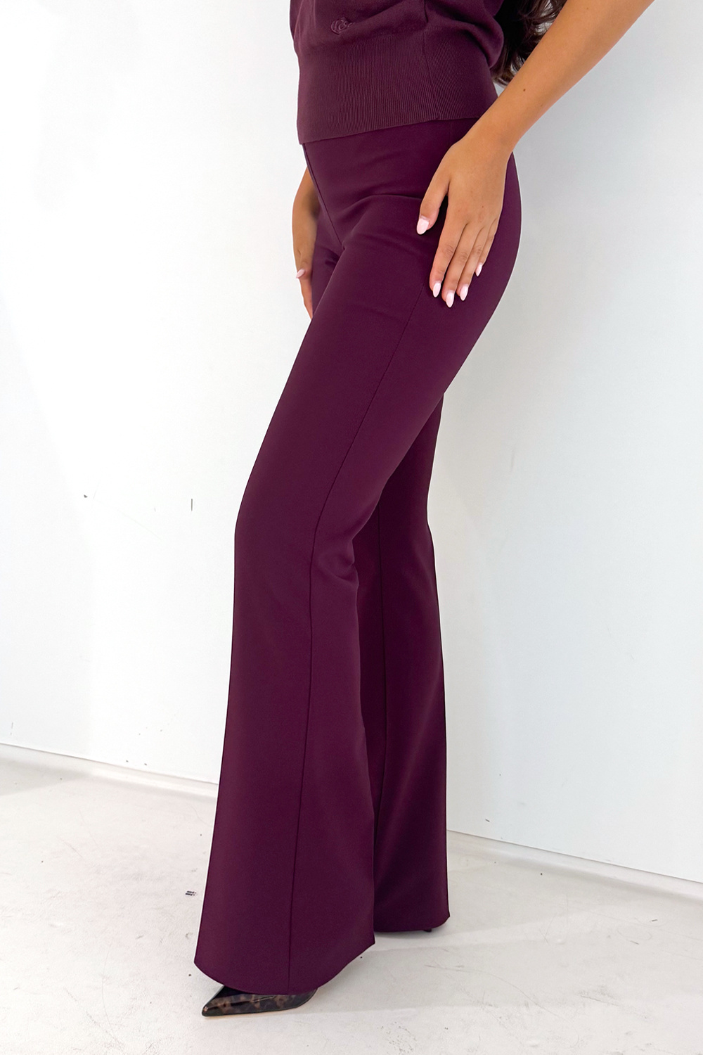 RINASCIMENTO Rinascimento flaired pantalon BORDEAUX ROOD