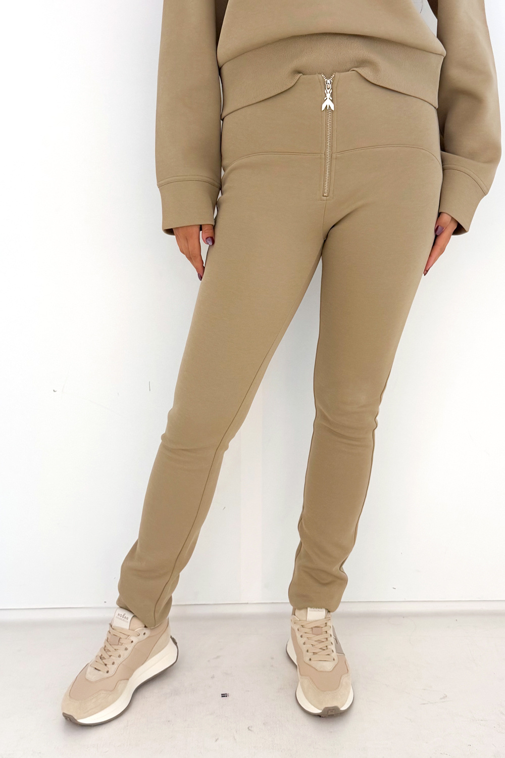 PATRIZIA PEPE Patrizia Pepe slim fit trousers / jogging trousers with logo zip BEIGE