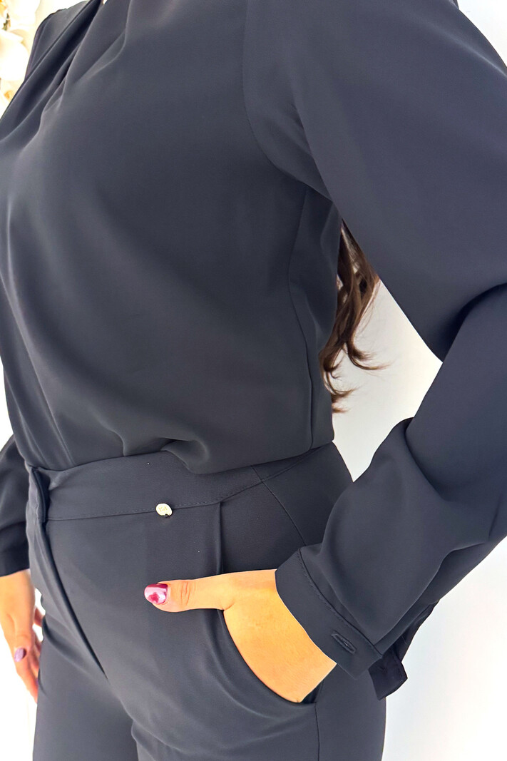 RINASCIMENTO Rinascimento blouse met lichte pofmouw glitter steen bij hals ZWART