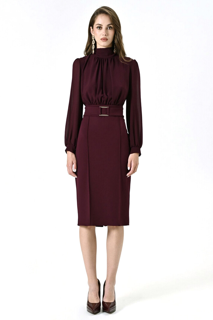 RINASCIMENTO Rinascimento jurk met sjaal op achterzijde en gouden detail in de taille BORDEAUX ROOD