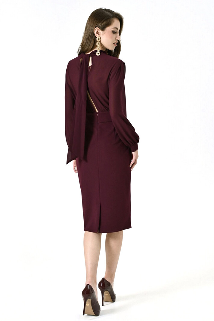RINASCIMENTO Rinascimento jurk met sjaal op achterzijde en gouden detail in de taille BORDEAUX ROOD