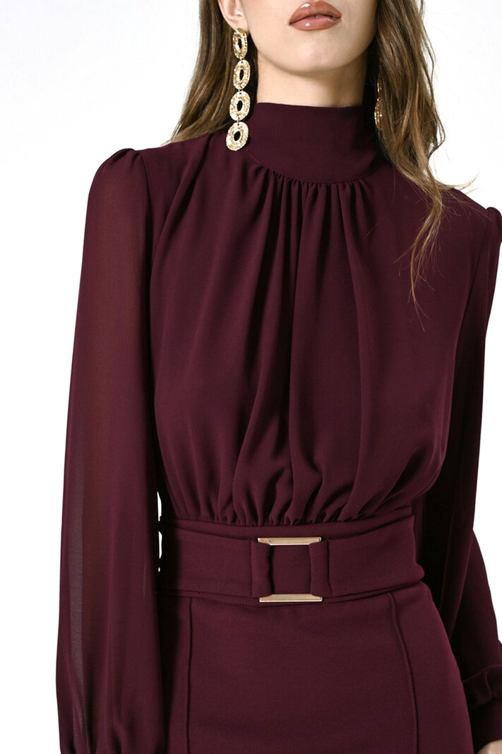 RINASCIMENTO Rinascimento jurk met sjaal op achterzijde en gouden detail in de taille BORDEAUX ROOD