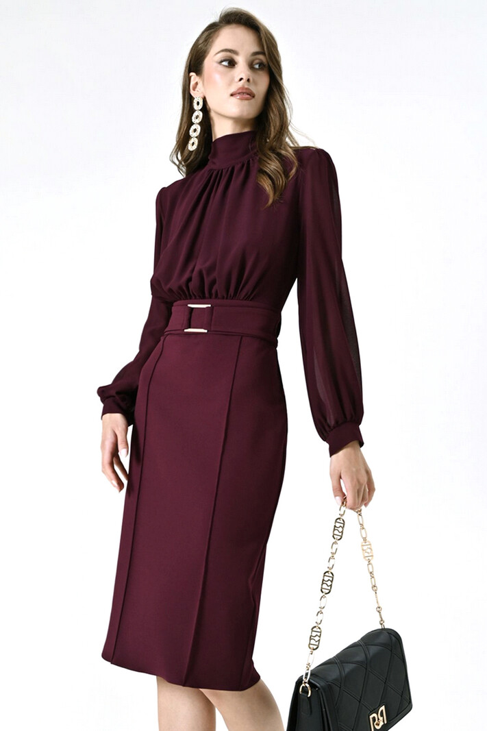 RINASCIMENTO Rinascimento jurk met sjaal op achterzijde en gouden detail in de taille BORDEAUX ROOD