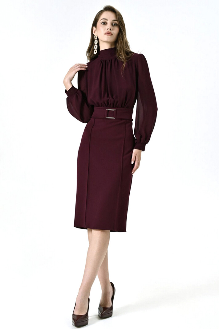 RINASCIMENTO Rinascimento jurk met sjaal op achterzijde en gouden detail in de taille BORDEAUX ROOD