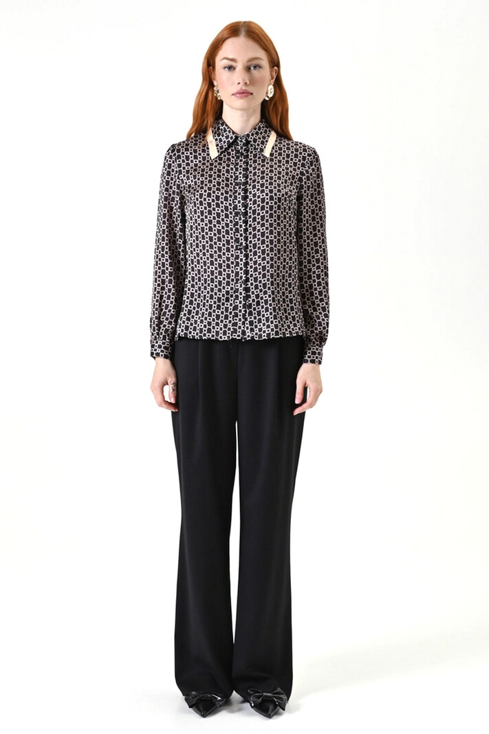 RINASCIMENTO Rinascimento blouse satin look in kettingprint beige / ZWART