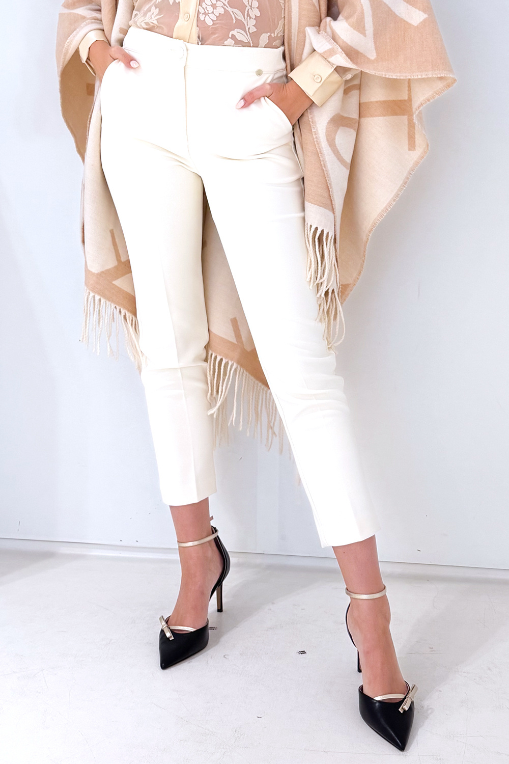 RINASCIMENTO Rinascimento trousers / trousers with narrow legs, cream white / CREAM